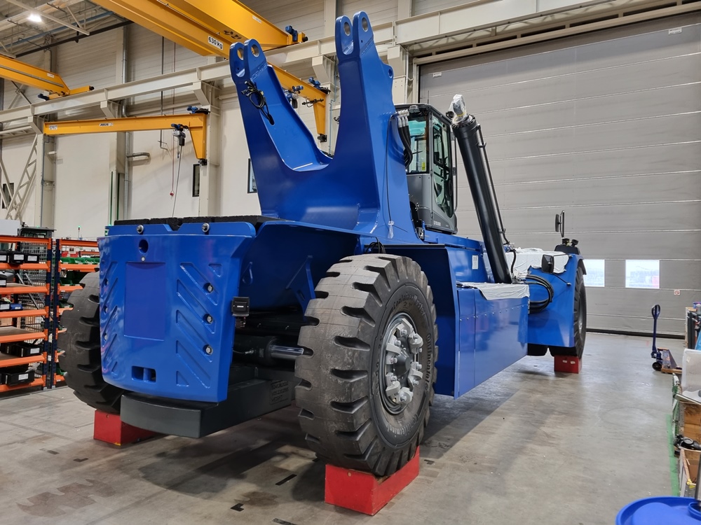 卡爾瑪開始在波蘭批量生產(chǎn)電動(dòng)正面吊